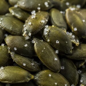 تخمه کدو نمکی ۵۰۰ گرمی ممتازینو